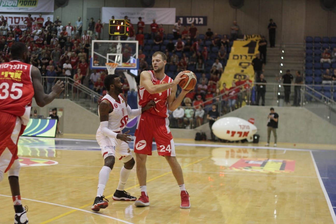 טיילור ברון מול הפועל תל אביב. קלע הכי הרבה, 24 נקודות (צילום: בן בודה)